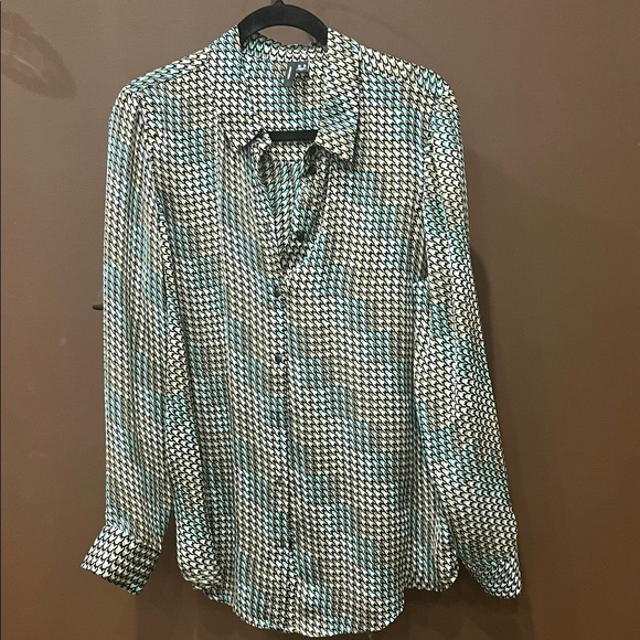 Vero Moda Tops - Vero Moda Green Geometric Shirt